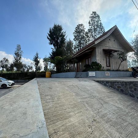 Bromo Edelweis Guest House Probolinggo Exterior photo
